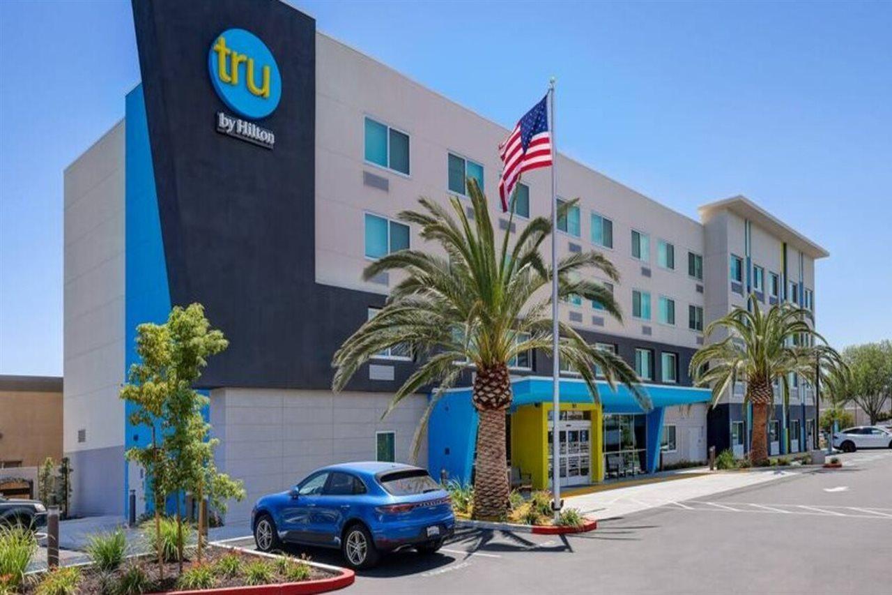 Tru By Hilton Lathrop Hotel Buitenkant foto